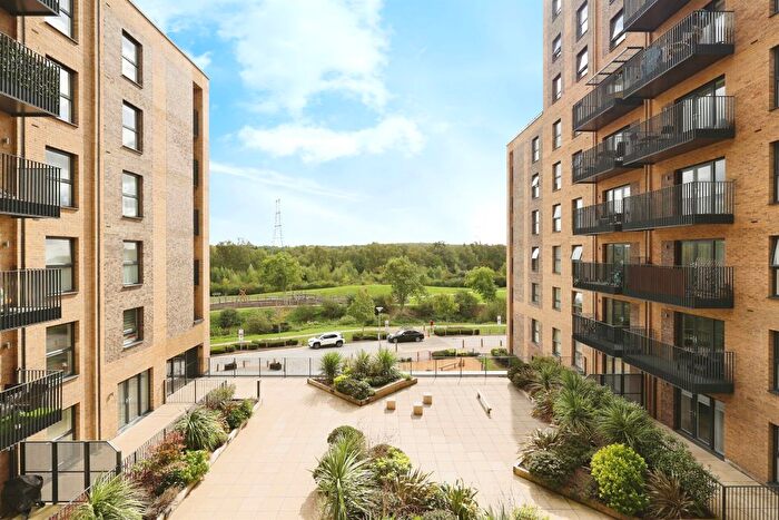 3 Bedroom Flat For Sale In Colnebank Drive, Watford, WD18