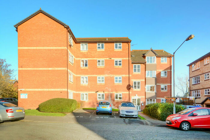 Apartment To Rent In Lewis Court, Stubbs Drive, SE16