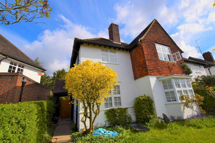 3 Bedroom Property To Rent In Brookland Rise, London, NW11