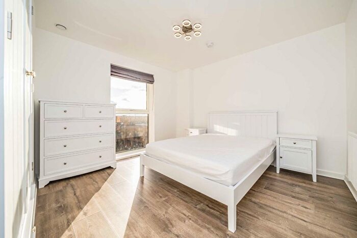 2 Bedroom Flat To Rent In East Acton Lane, London, W3