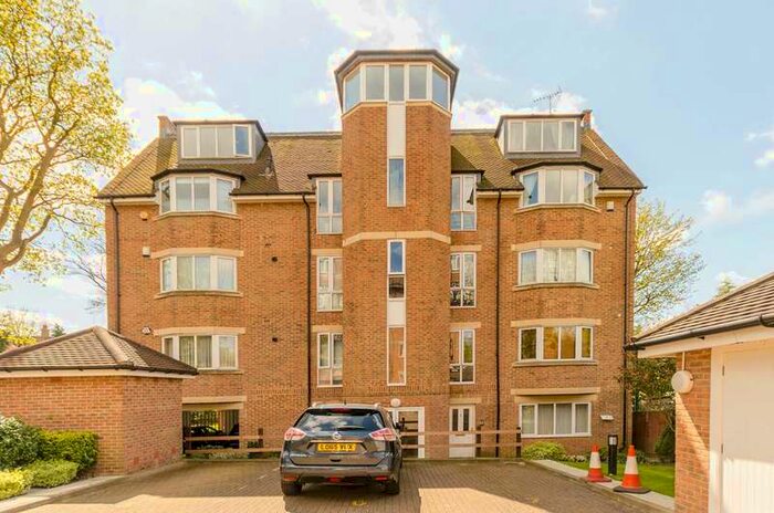 2 Bedroom Flat To Rent In Hoptree Close, Woodside Park, N12