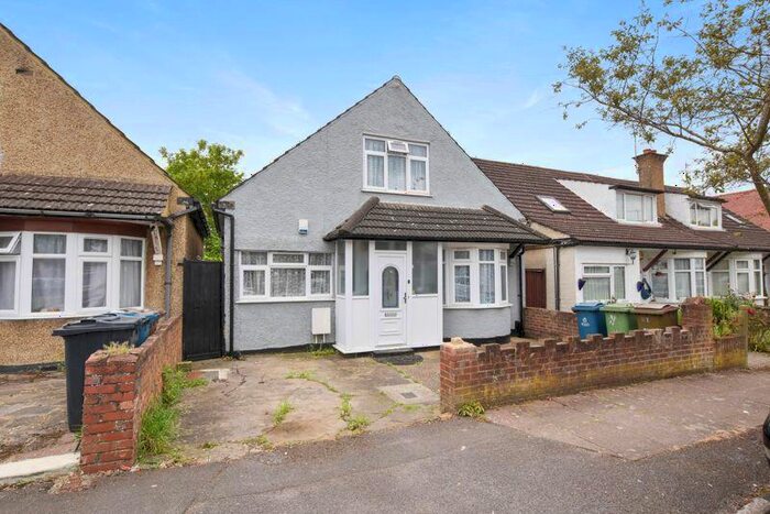 3 Bedroom Bungalow To Rent In Sidney Road, Harrow, HA2
