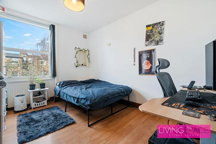 2 Bedroom Flat For Sale In Kimberley Gardens, Haringey, N4