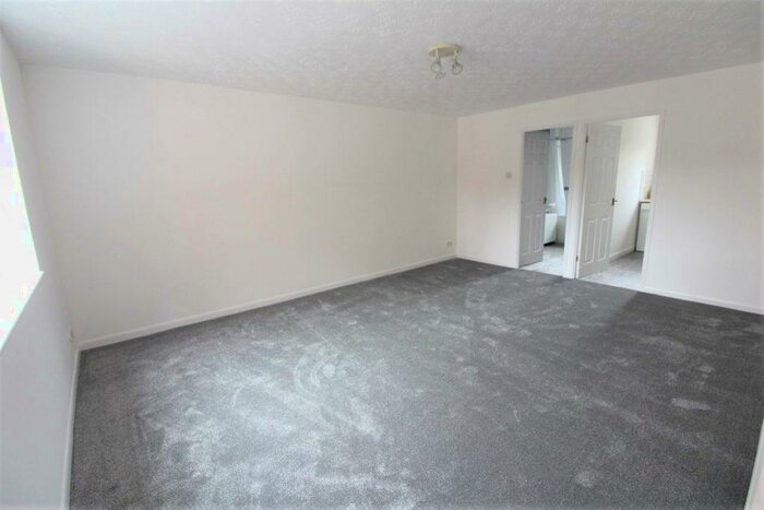 Flat To Rent In Leicester Road, New Barnet, EN5