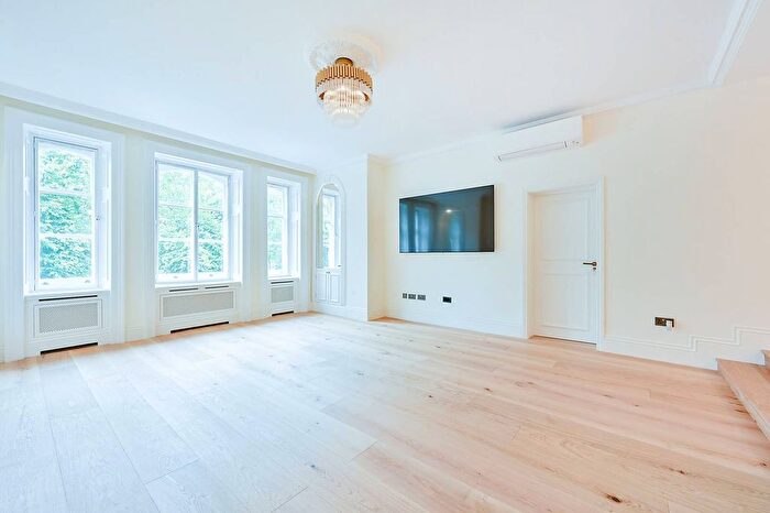3 Bedroom Flat To Rent In Albert Hall Mansions, Knightsbridge, London, SW7