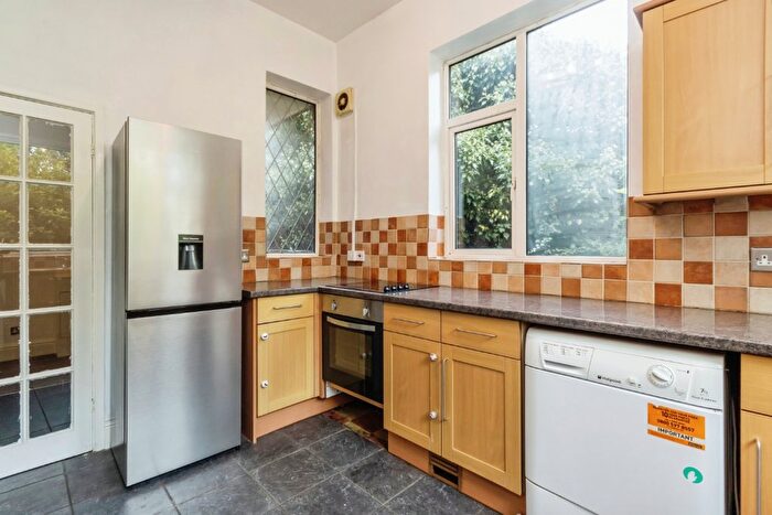 2 Bedroom Apartment To Rent In Villa Road, NG3