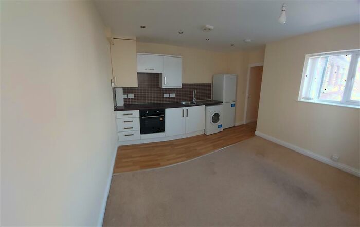 1 Bedroom Property To Rent In The Kingsway, Swansea, SA1