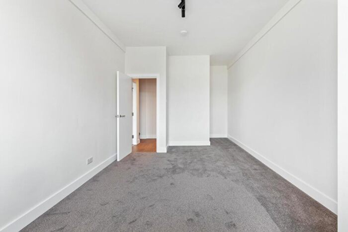 3 Bedroom Flat To Rent In Flat Digby Works, E9
