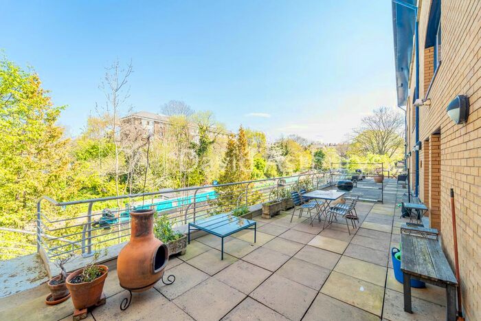 4 Bedroom Flat To Rent In Caledonian Road, King's Cross, London, N1