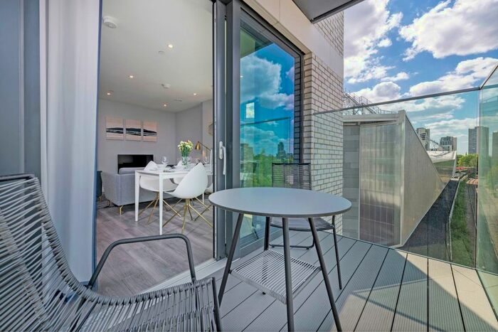 2 Bedroom Flat To Rent In Thomas Layton Way, Brentford, TW8