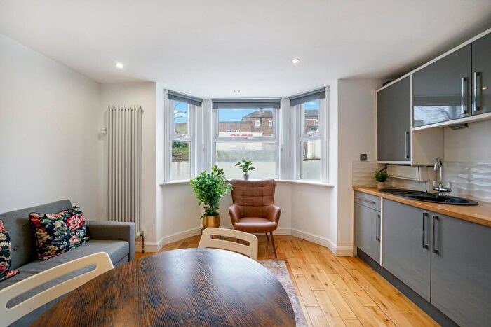 1 Bedroom Apartment For Sale In Sydenham Road, Croydon, CR0