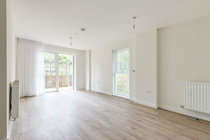 2 Bedroom Flat To Rent In Borders Lane, Loughton, IG10