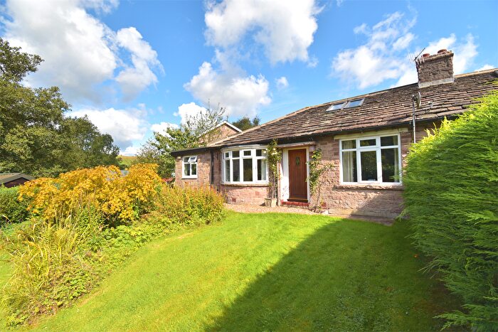 2 Bedroom Semi-Detached Bungalow For Sale In Bradshaw Lane, Chapel-En-Le-Frith, High Peak, SK23