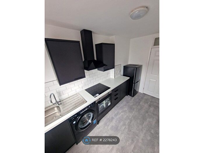 2 Bedroom Flat To Rent In Keith Place, Dundee, DD4