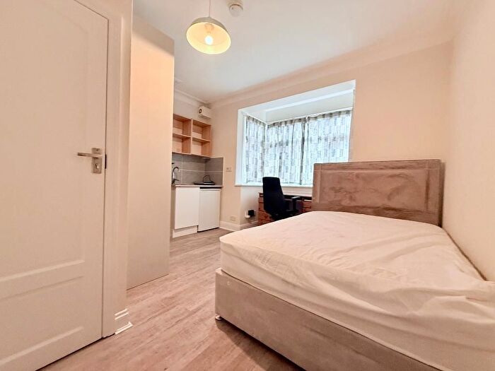 1 Bedroom Studio To Rent In The Approach, East Acton, London, W3