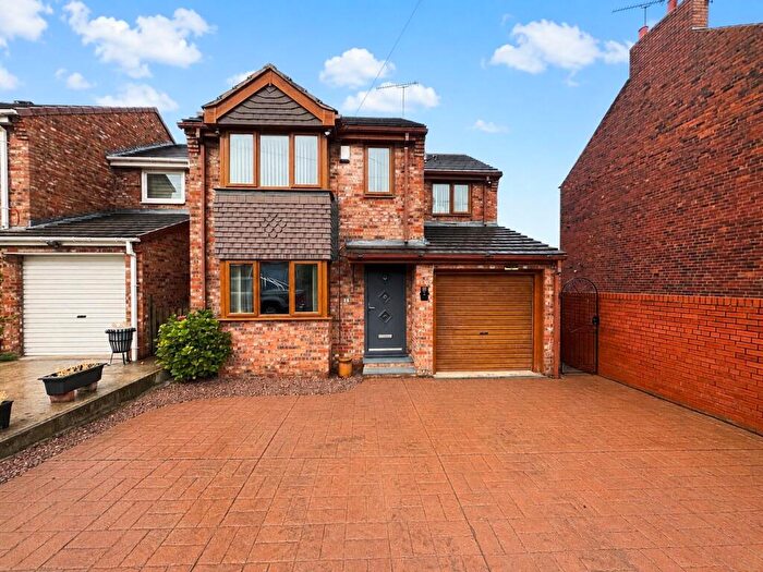 4 Bedroom Detached House For Sale In Field Lane, Barnsley, S70