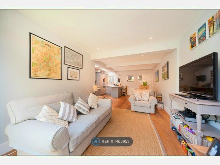 2 Bedroom Flat To Rent In Shandon Road, London, SW4