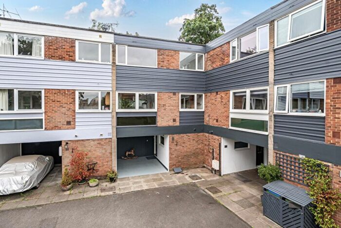 3 Bedroom End Of Terrace House For Sale In High Point, Weybridge, KT13