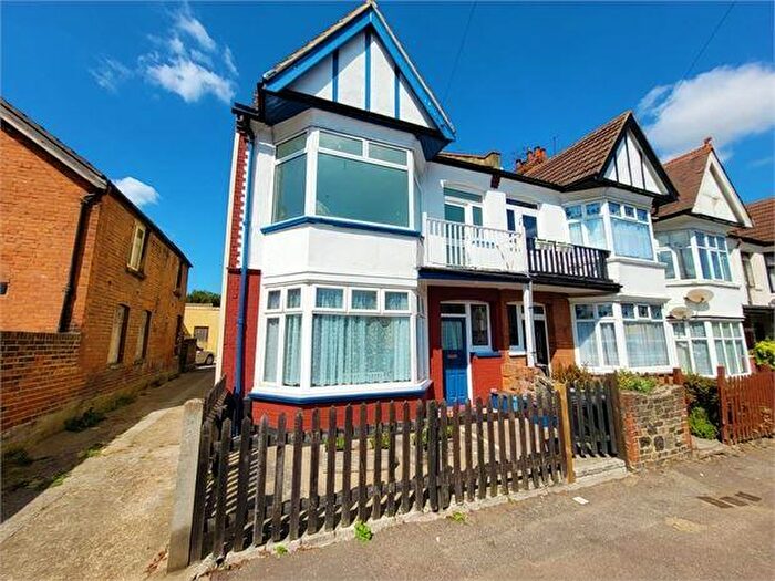 2 Bedroom Flat To Rent In Glenwood Avenue, Westcliff On Sea, Westcliff On Sea, SS0