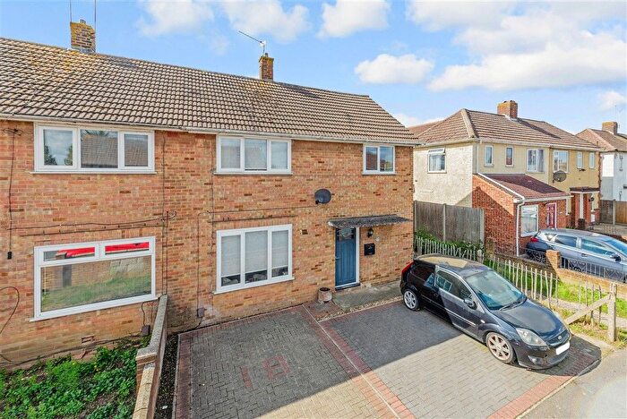 3 Bedroom Semi Detached House For Sale In Holly Road, Rochester, Kent, ME2