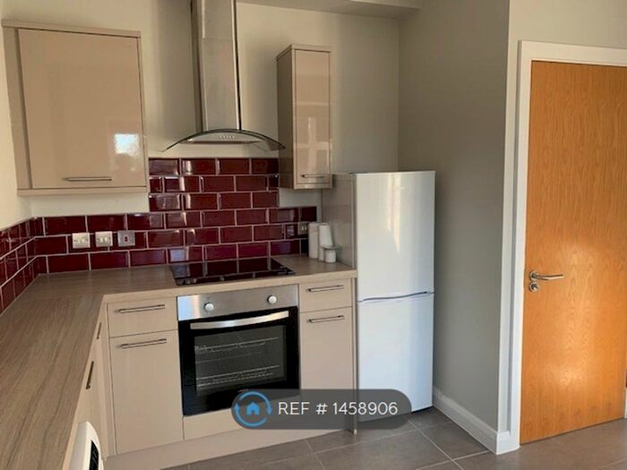 Studio To Rent In High Street, Potters Bar, EN6