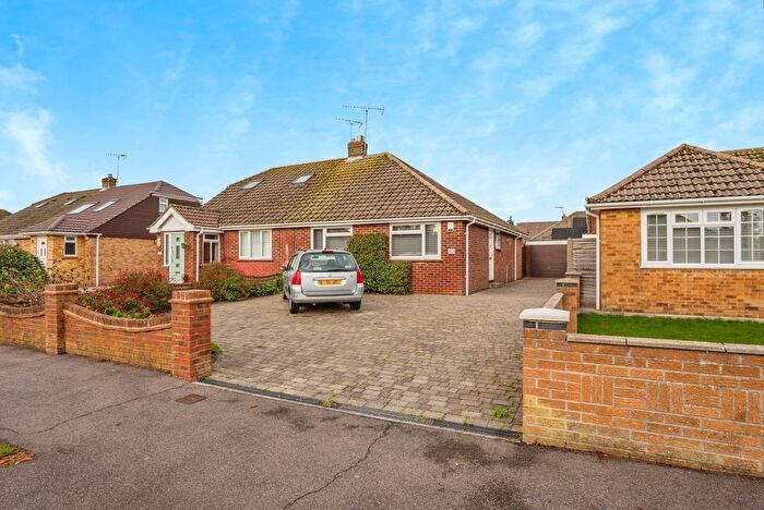 2 Bedroom Bungalow For Sale In Sunnymead Drive, Waterlooville, Hampshire, PO7