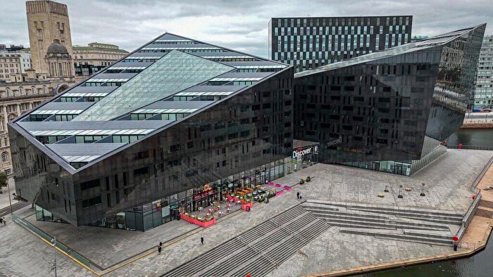 2 Bedroom Apartment For Sale In Mann Island, Liverpool, Merseyside, L3