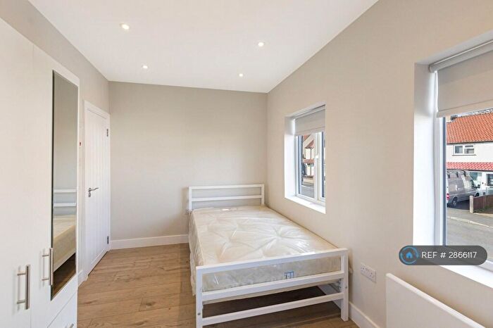 Studio To Rent In Lime Close, South Ockendon, RM15