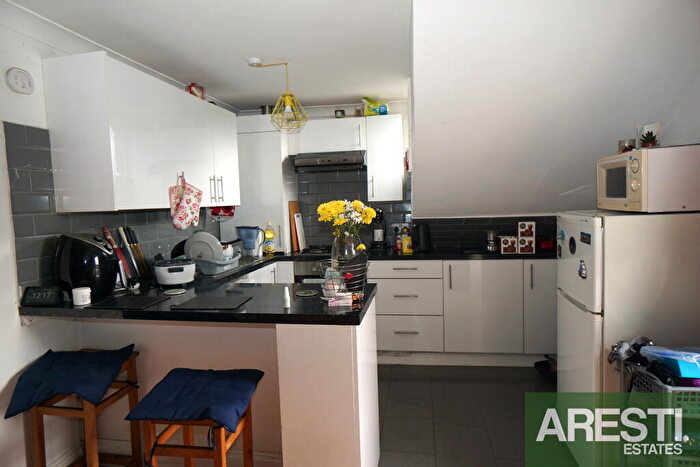 2 Bedroom Flat To Rent In Flat D, Archway Road, London, N6