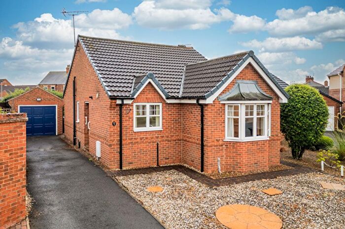 2 Bedroom Bungalow For Sale In Hall Park, Barlby, Selby, YO8