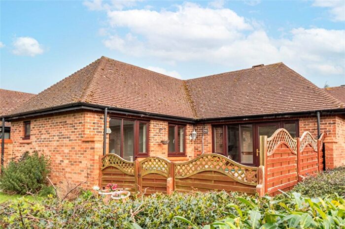 2 Bedroom Bungalow For Sale In Knowles Green, Bletchley, MK2