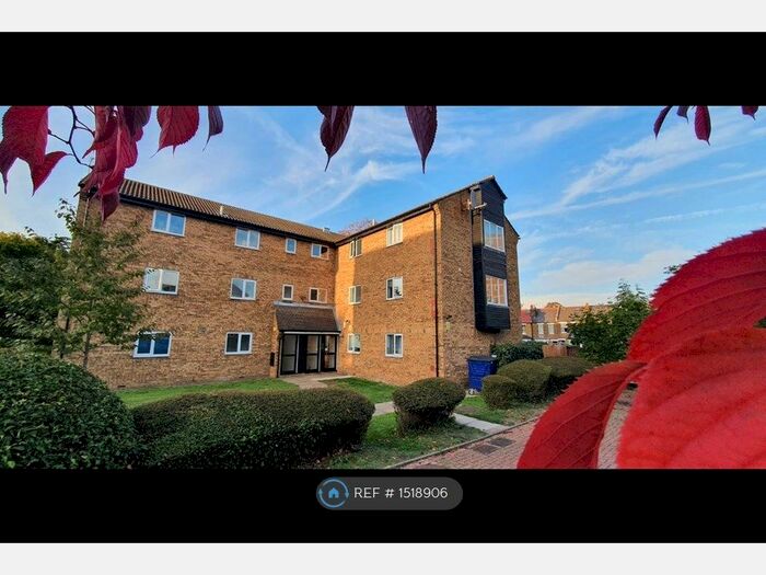 2 Bedroom Flat To Rent In New Ash Close, London, N2