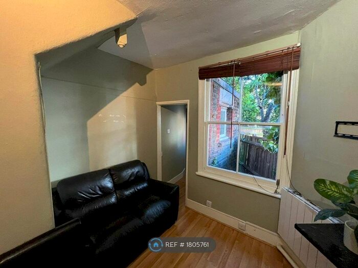 Studio To Rent In Ravenscroft Road, London, W4