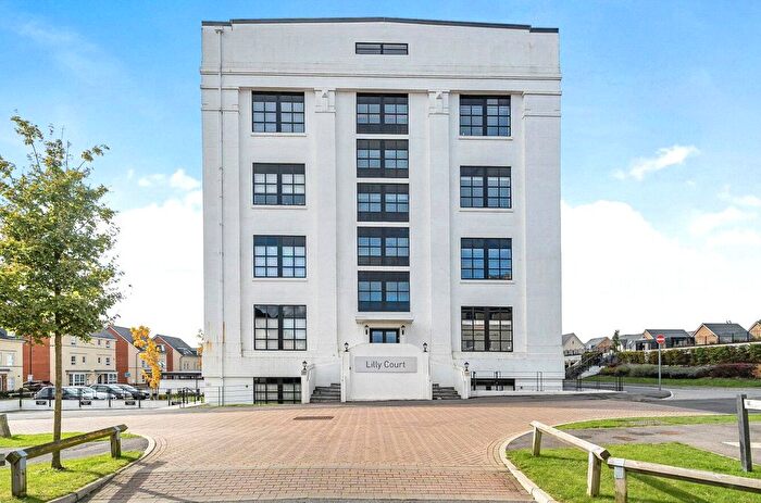 2 Bedroom Flat For Sale In Fullbrook Drive, Basingstoke, Hampshire, RG21