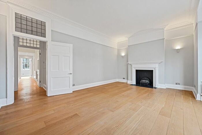 3 Bedroom Flat To Rent In New Cavendish St, Marylebone, W1G
