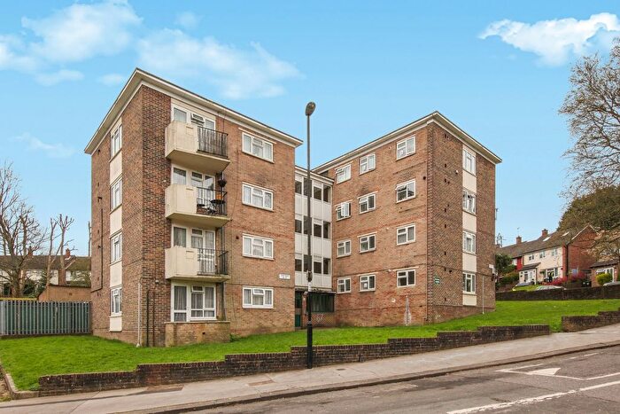 3 Bedroom Flat For Sale In Warren Avenue, South Croydon, CR2