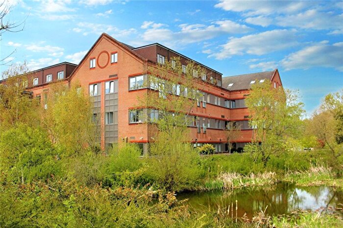 1 Bedroom Flat For Sale In Bartley Way, Hook, Hampshire, RG27
