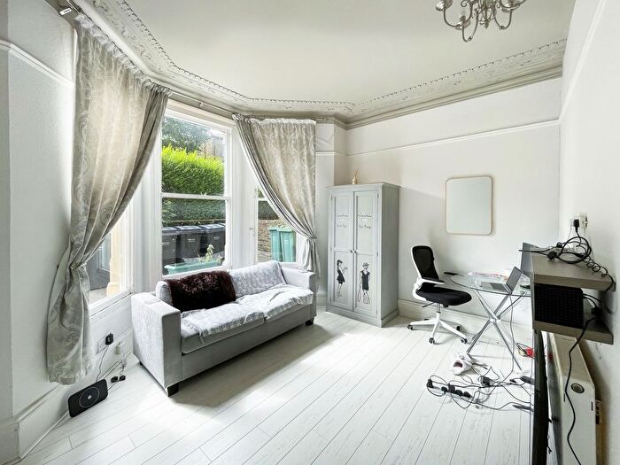 1 Bedroom Flat To Rent In A, Dawson Road, Kilburn, NW2