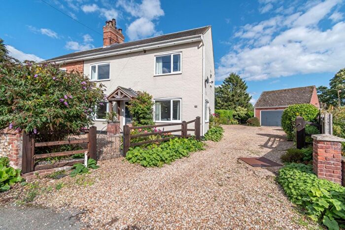 3 Bedroom Semi Detached House For Sale In Creake Road, Sculthorpe, NR21
