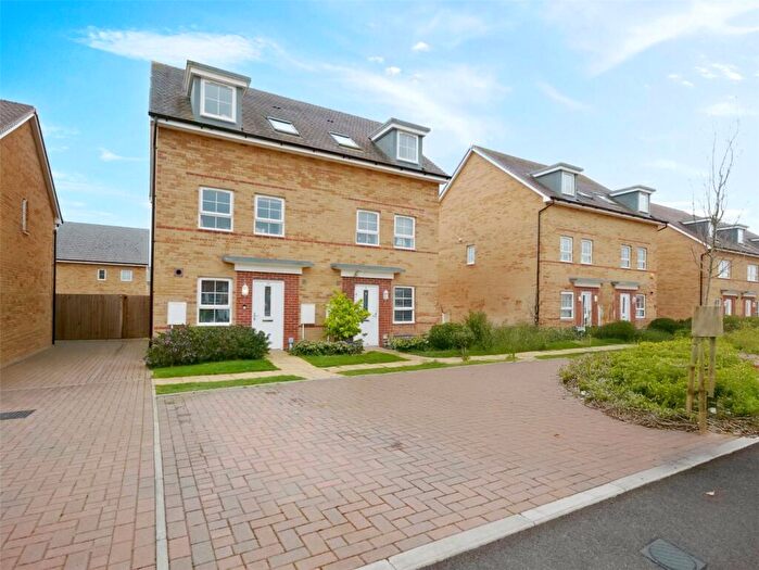 3 Bedroom Semi Detached House For Sale In Strickland Way, Wimborne, Dorset, BH21