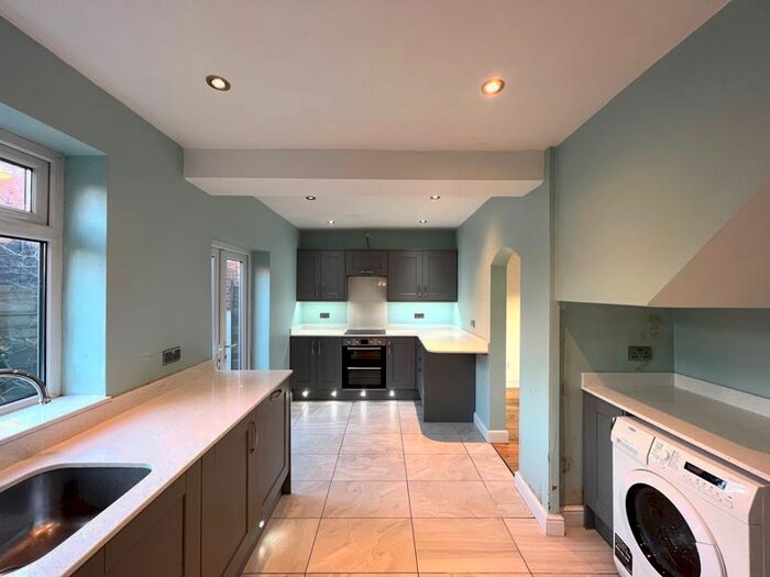 4 Bedroom Semi-Detached House To Rent In Radcliffe Park Road, Salford, M6