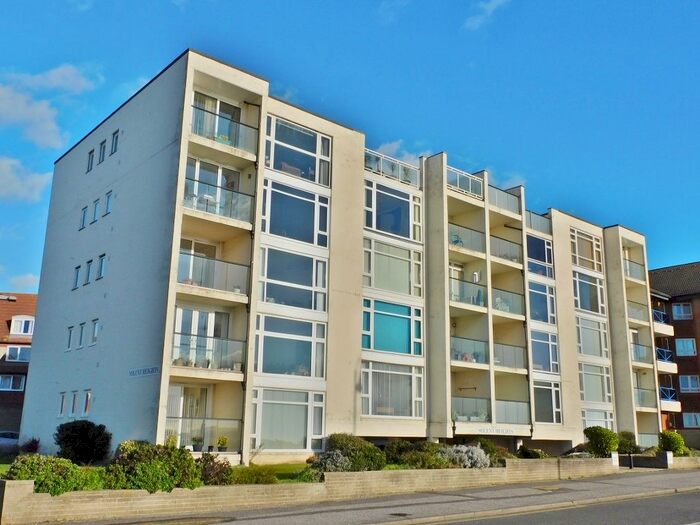 3 Bedroom Flat For Sale In Marine Parade East, Lee-On-The-Solent, PO13