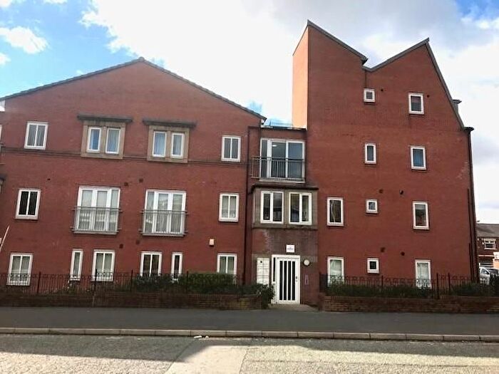 2 Bedroom Flat To Rent In Waverley Court, Waverley Street, Oldham, OL1