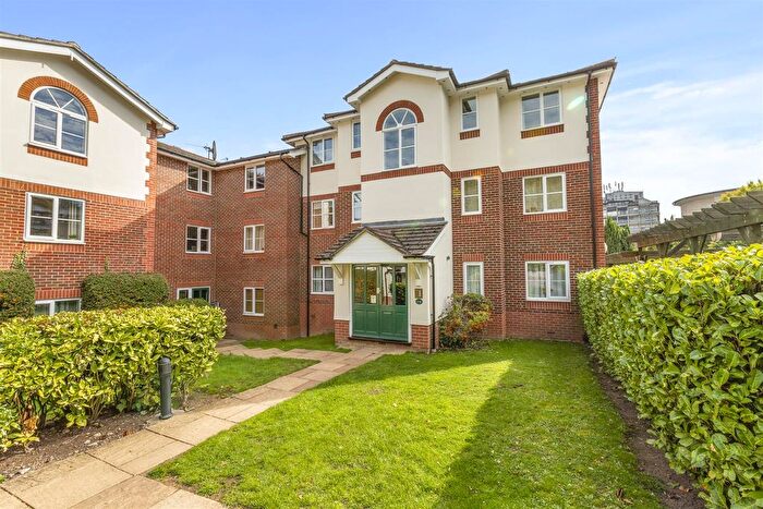 1 Bedroom Flat To Rent In Queen Alexandra Road, High Wycombe, HP11