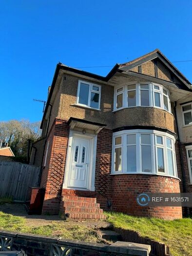 3 Bedroom Semi-Detached House To Rent In Chairborough Road, High Wycombe, HP12
