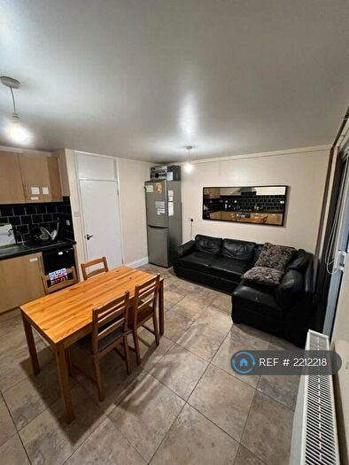 4 Bedroom Maisonette To Rent In Ramsfort House, London, SE16