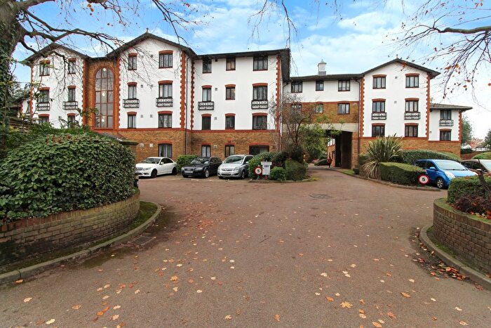 1 Bedroom Flat To Rent In The Beeches, Lampton Road, Hounslow, TW3