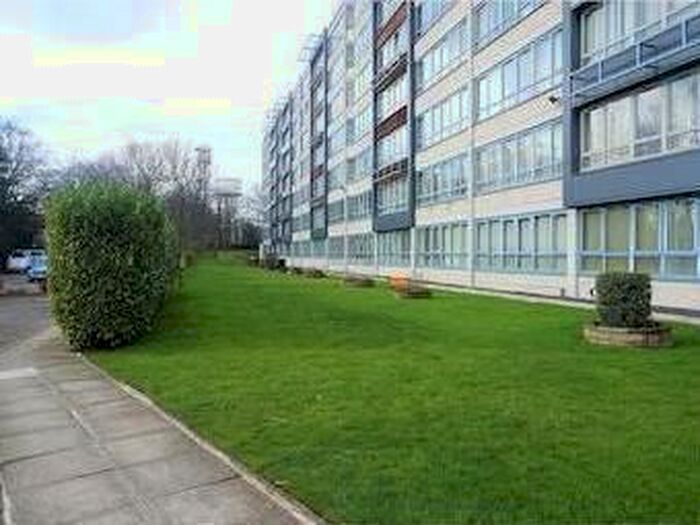 2 Bedroom Flat To Rent In Ingledew Court, Leeds, West Yorkshire, LS17
