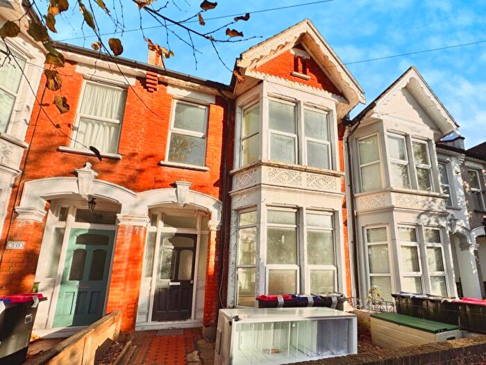 3 Bedroom Terraced House To Rent In Cliff Avenue, Westcliff-On-Sea, SS0
