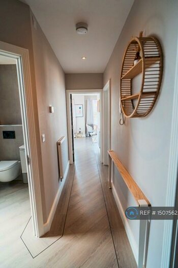 2 Bedroom Flat To Rent In West Quay Road, Poole, BH15